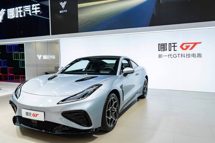 广州51哪吒汽车在智能汽车领域的表现，领途汽车在新能源汽车市场中的影响力